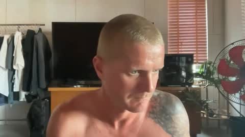 rabbit_eyes69 online show from May 12, 5:05 am