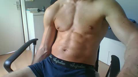 ramonjoosse2001 online show from May 19, 11:38 am