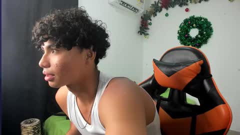 randy_escobar online show from December 16, 6:37 pm