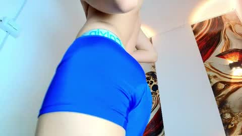 raphael_nyon1 online show from May 2, 4:37 am