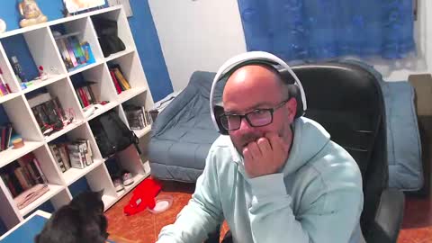 ravingr3d3 online show from May 3, 8:33 pm