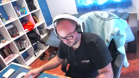 ravingr3d3 online show from May 8, 8:26 am