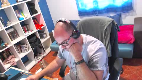 ravingr3d3 online show from June 3, 8:05 am