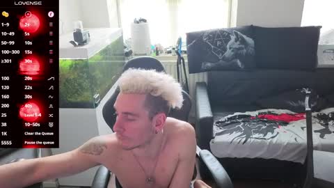 Rayzel White online show from May 10, 3:02 pm