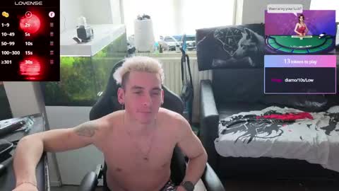 Rayzel White online show from May 11, 4:04 pm