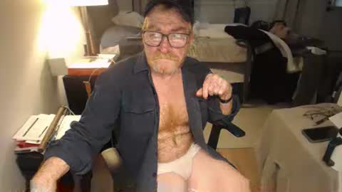 Red online show from May 4, 3:14 pm
