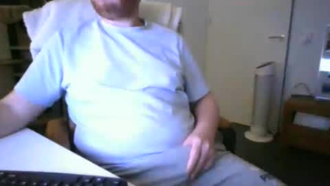 richard97188 online show from May 3, 9:17 pm