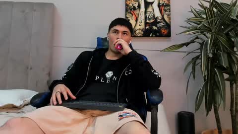 Roan Birkin online show from May 9, 9:38 pm