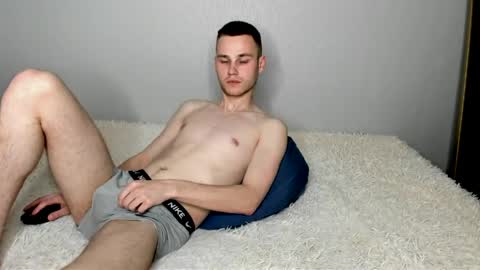 robert10211 online show from May 14, 4:27 pm