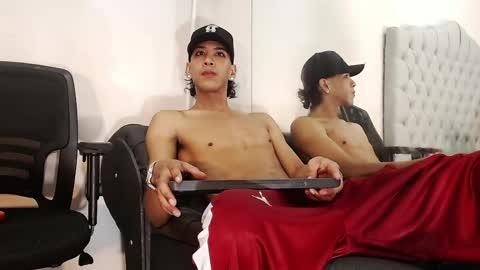 robert_kingg online show from May 15, 11:24 pm