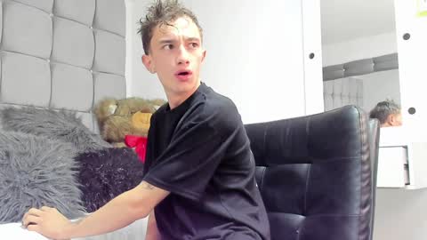 twink juli online show from December 31, 1:08 pm