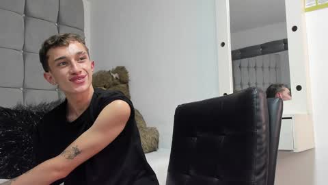 twink juli online show from December 31, 1:47 am