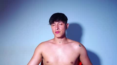 rowanboy23 online show from May 8, 3:18 am