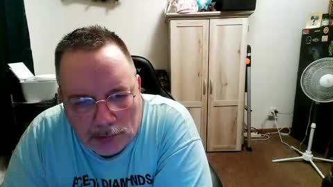 rwzar_1965 online show from August 9, 4:40 am