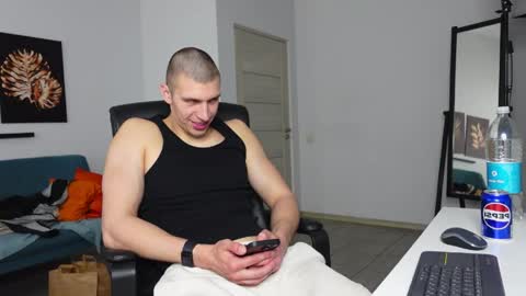 RYAN DOZER online show from May 8, 7:42 am