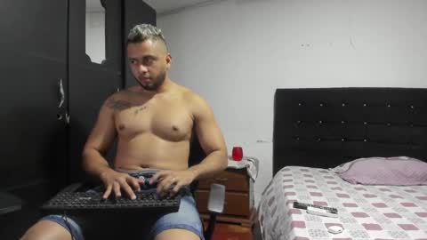 ryan_xc1 online show from June 7, 2:51 am