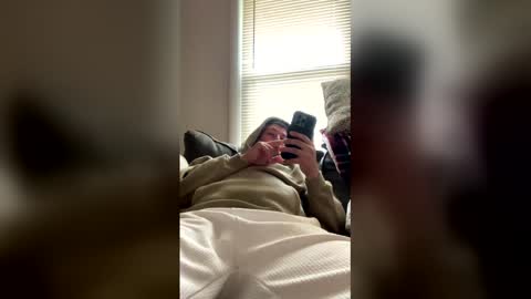ryanmhoyt88 online show from May 23, 6:35 pm