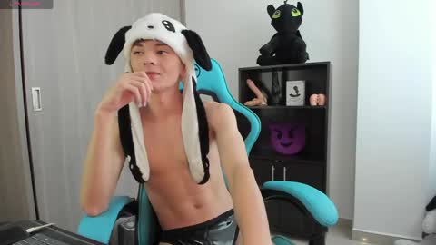 RYO BLEU online show from May 21, 8:35 pm