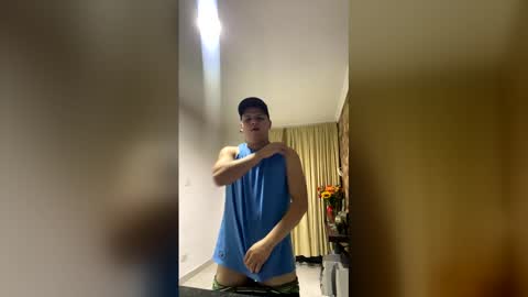 sam544469 online show from May 11, 6:59 am