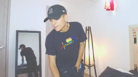 sam_tnt9 online show from May 22, 3:22 am
