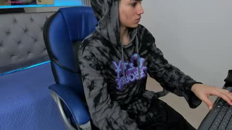 Sam online show from April 26, 1:52 pm