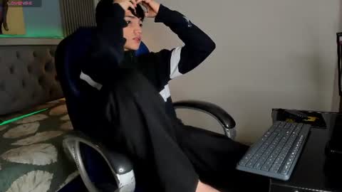 Sam online show from June 9, 1:02 pm