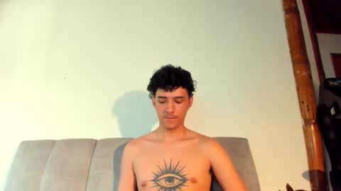 santi_twink19 online show from May 23, 9:31 pm