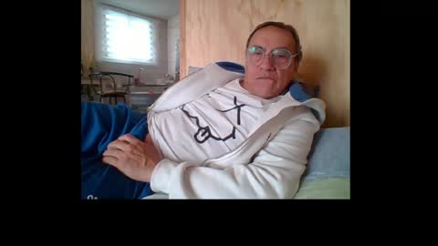 santiago_n online show from June 9, 3:36 pm