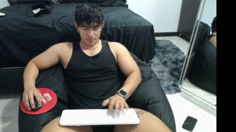 santii_jr online show from May 7, 3:34 pm