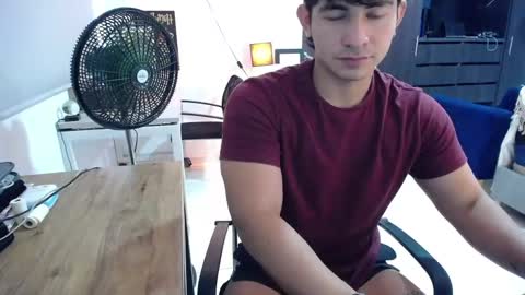 santii_jr online show from April 25, 9:34 pm