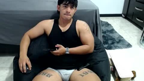 santii_jr online show from June 15, 2:42 pm