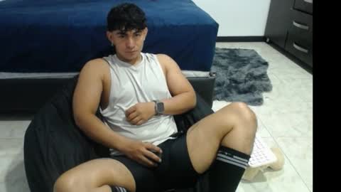 santii_jr online show from May 13, 4:26 pm