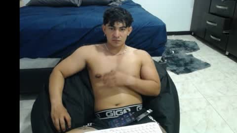 santii_jr online show from May 15, 7:44 pm