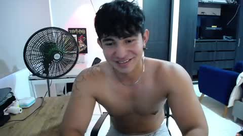 santii_jr online show from April 24, 10:34 pm