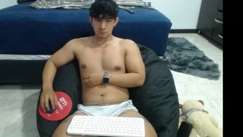 santii_jr online show from May 12, 2:14 pm