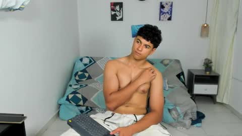 santy_stump online show from August 1, 12:53 am