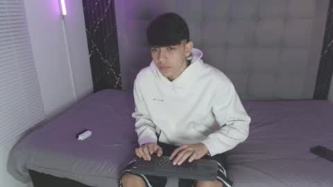 sebas_pretty7 online show from July 4, 1:03 pm