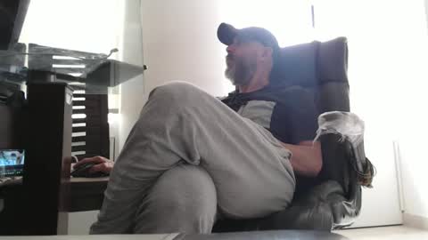 hetero serio discreto online show from May 8, 6:41 pm