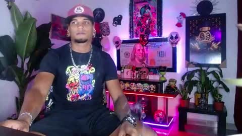 Aharon  ravelo online show from June 14, 4:47 am