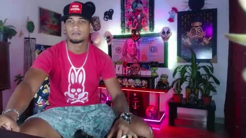 Aharon  ravelo online show from June 8, 3:40 am
