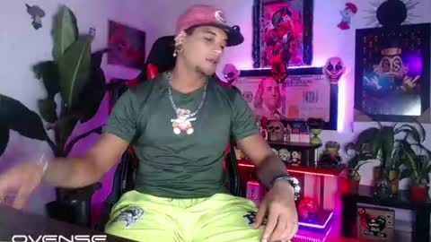Aharon  ravelo online show from July 15, 3:02 am