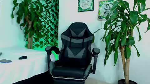 sexytommy_ online show from May 16, 2:42 am