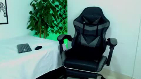 sexytommy_ online show from July 1, 2:45 am