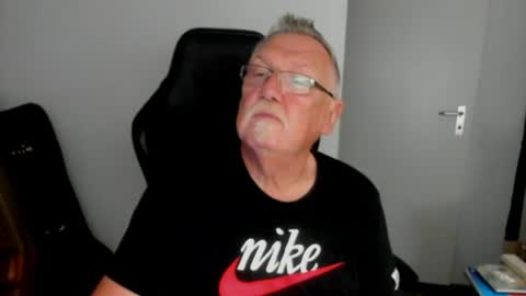 sharlots_pet online show from July 28, 12:48 pm