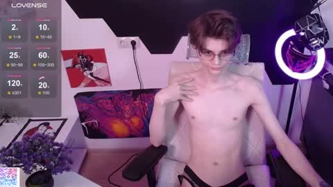 shiromy_ online show from July 28, 8:52 pm