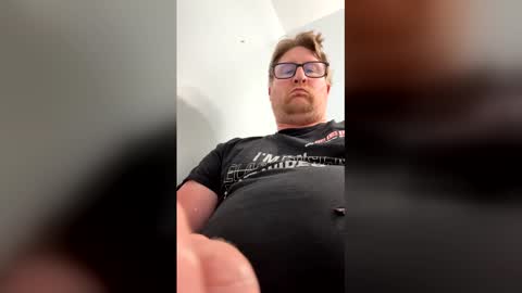 shweatyballs28 online show from June 2, 6:36 am