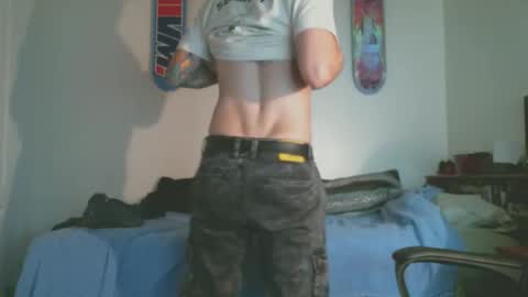 shyboyhugecum2020 online show from May 18, 4:07 am