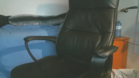 shyboyhugecum2020 online show from April 27, 3:14 am