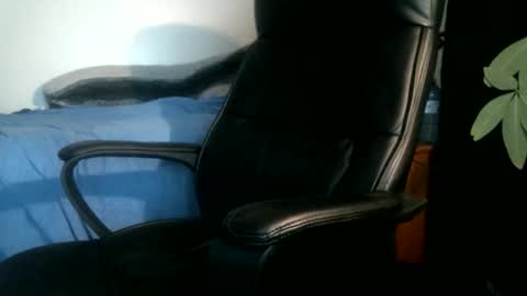 shyboyhugecum2020 online show from May 12, 2:53 am