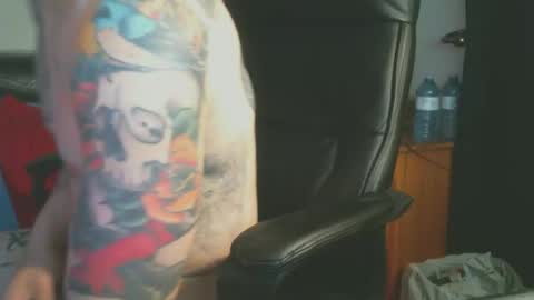 shyboyhugecum2020 online show from May 1, 3:43 am